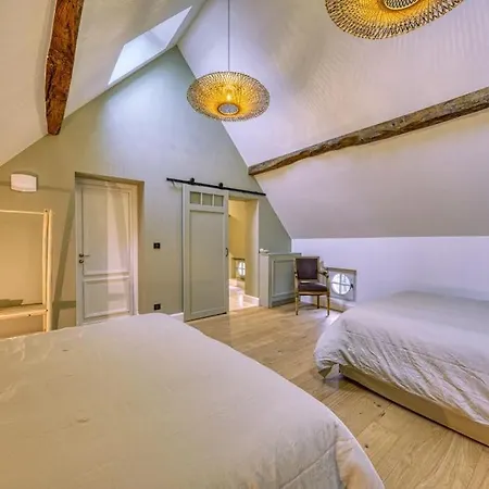 New! 5 Star Classified Deluxe Wine Estate Montagne (Gironde)